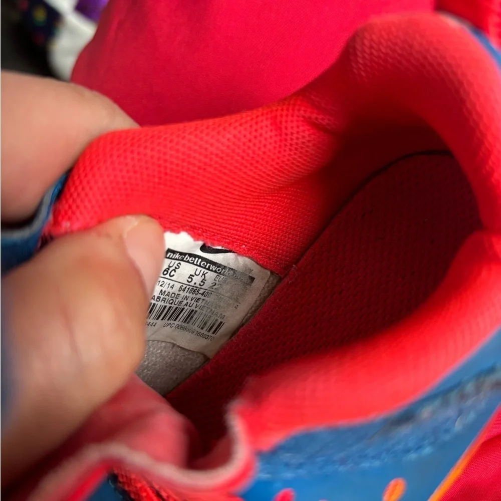 Nike Kids Shoes Size 6 - Picture 6 of 7